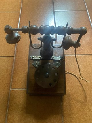 Soprammobile antico telefono in legno