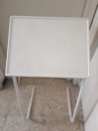 Mesa auxiliar blanca plegable