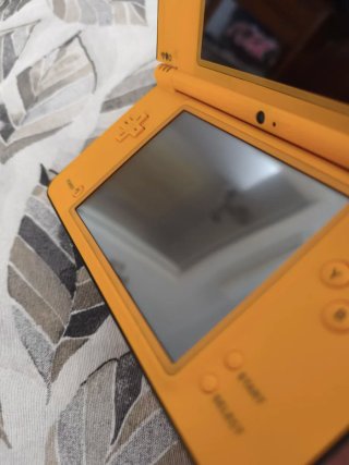 Nintendo DSi XL Giallo