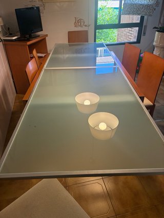 Mesa de comedor de madera y cristal y 6 sillas