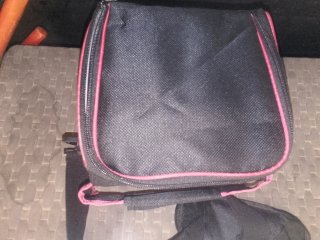 Nevera portátil con recipientes