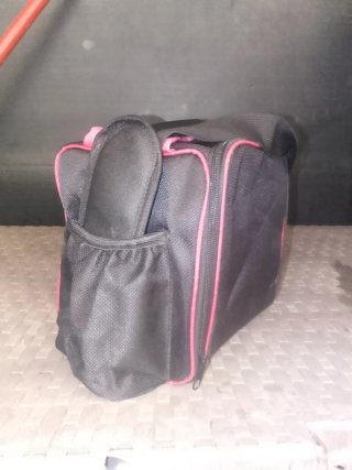 Nevera portátil con recipientes
