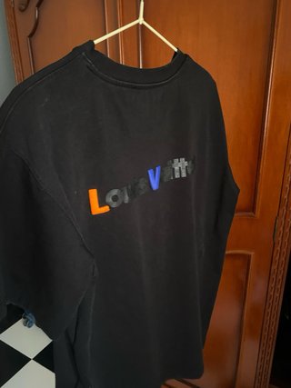 Camiseta Louis Vuitton Negra con Estampado