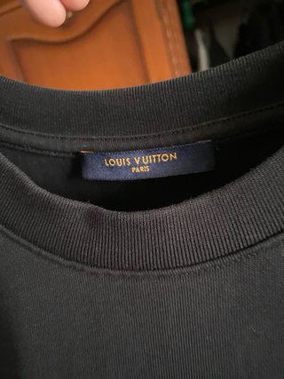 Camiseta Louis Vuitton Negra con Estampado