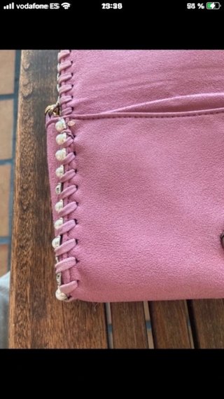 Bolso  rosa con cadena dorada
