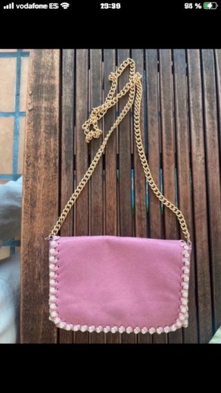 Bolso  rosa con cadena dorada