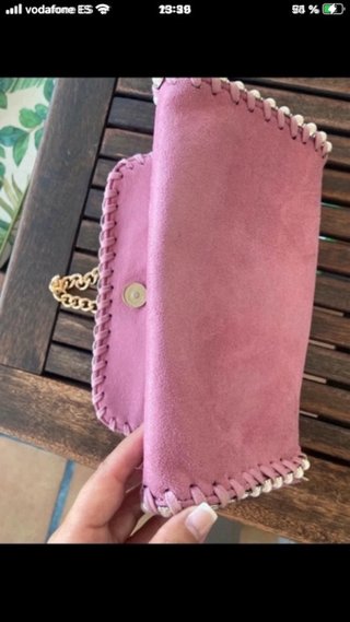 Bolso  rosa con cadena dorada
