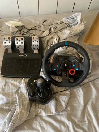 Volante Logitech G29 con pedales y palanca