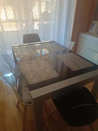 Mesa de comedor moderna cristal negro