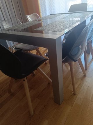 Mesa de comedor moderna cristal negro
