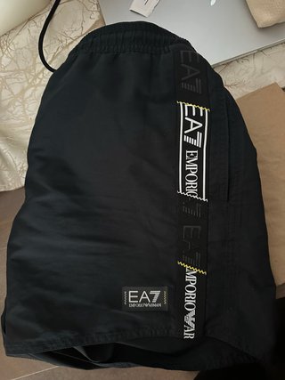 Pantalón corto Emporio Armani negro usado