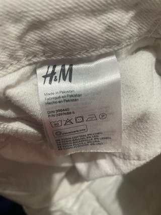 Bermudas vaqueras blancas rotas