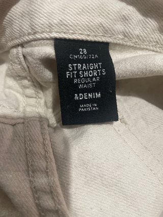 Bermudas vaqueras blancas rotas