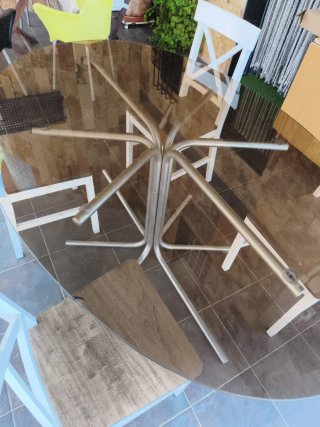 Mesa de cristal y 4 sillas