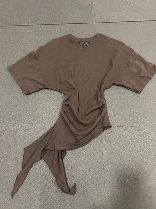 Camiseta Bershka marrón drapeada