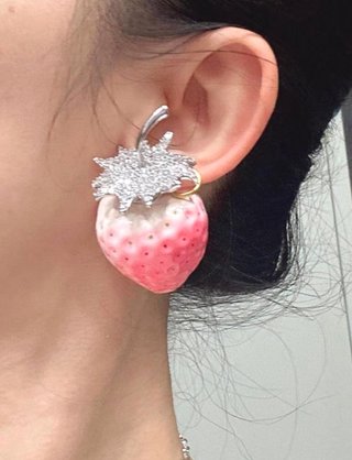 Pendientes de fresa con circonitas