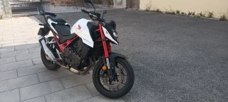 Honda Hornet 750 2024 Blanca y Roja