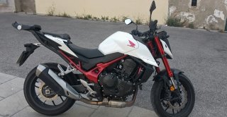 Honda Hornet 750 2024 Blanca y Roja
