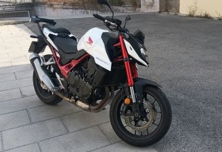 Honda Hornet 750 2024 Blanca y Roja