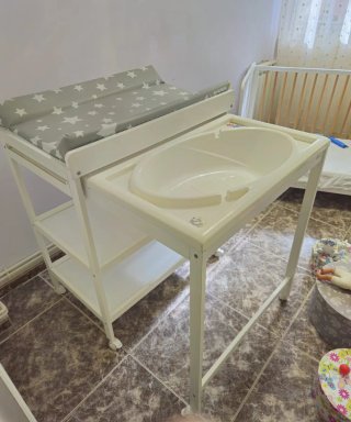 Mueble cambiador bebé con bañera.
