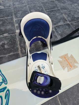 Tabla y fijaciones snowboard Nidecker 144