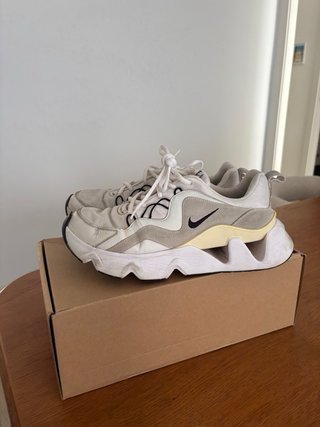 Nike Bambas Beige y Blancas