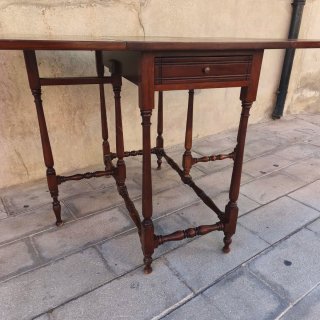 Mesa antigua inglesa abatible de madera castellana