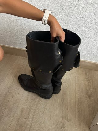 Botas pirata con calavera