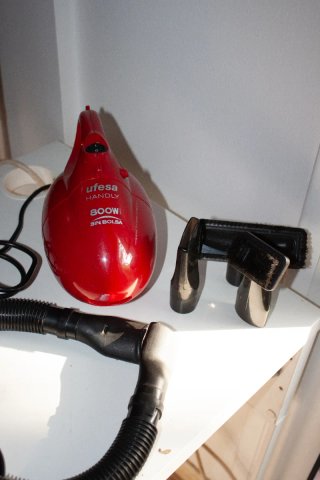 Aspirador Ufesa Handly 800W Completo