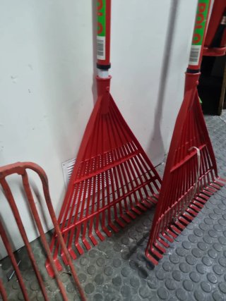 Rastrillos de jardín rojos (2 unidades)