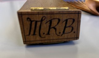 Abanico de madera y tela  pintado a mano y caja
