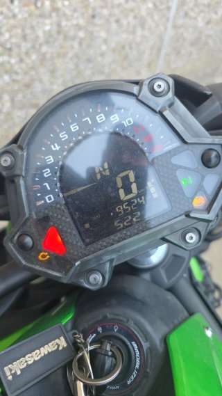 Kawasaki Z900 Negra y Verde