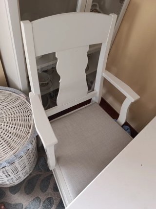 Mesa comedor y 6 sillas blancas