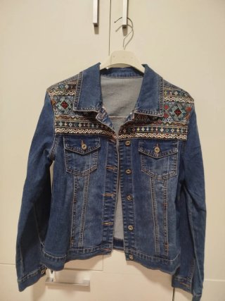 Chaqueta vaquera bordada