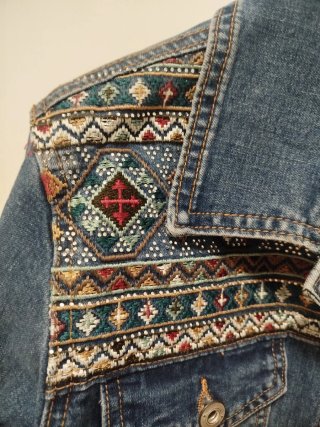 Chaqueta vaquera bordada
