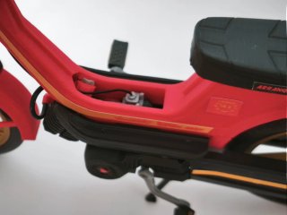 Maqueta Derbi Variant Boton Rojo 1:10
