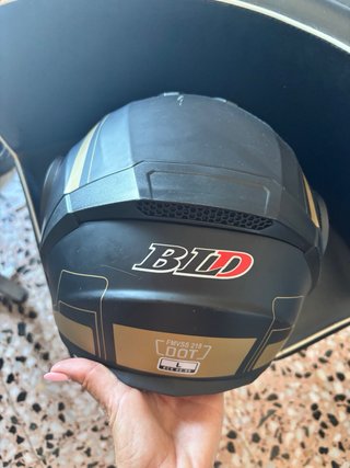 Casco de moto marca BLD