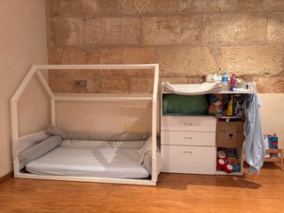Cama infantil casita y cambiador