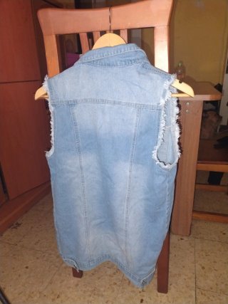 Chaleco vaquero desgastado
