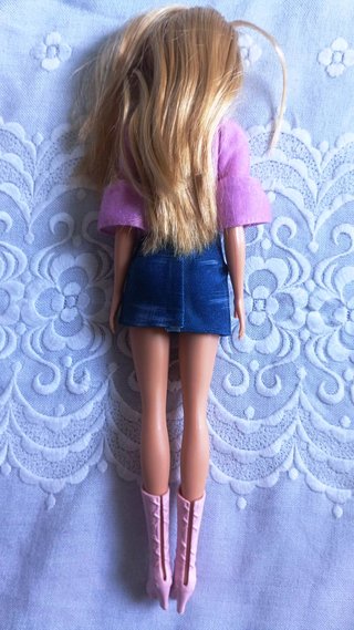 Lote 2 Barbies con vestidos