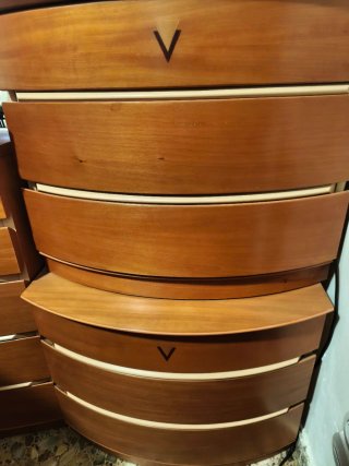 Cómoda de madera marrón