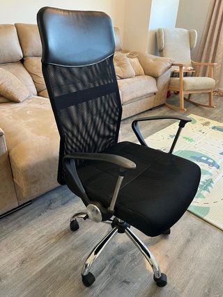 Silla de estudio ergonómica negra casi nueva!!