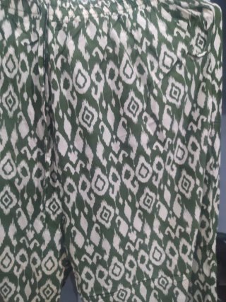 Blusa verde y blanca estampada