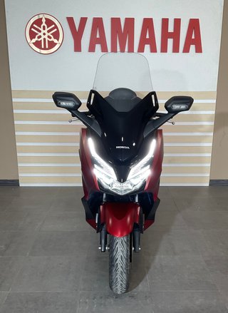 Honda Forza 125 Maxi Scooter Roja Negra