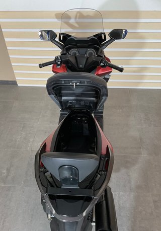 Honda Forza 125 Maxi Scooter Roja Negra