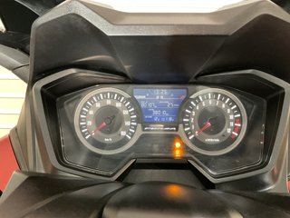 Honda Forza 125 Maxi Scooter Roja Negra