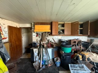 Bajo a la venta en Melide.