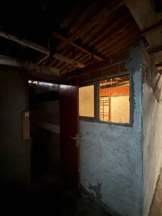 Bajo a la venta en Melide.