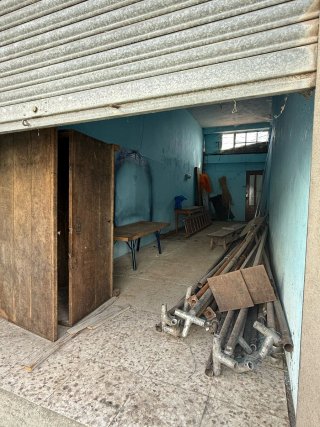 Bajo a la venta en Melide.