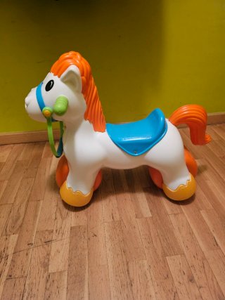 Caballo correpasillos infantil